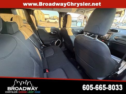 Used 2016 Jeep Renegade Latitude w/ Cold Weather Group image 11