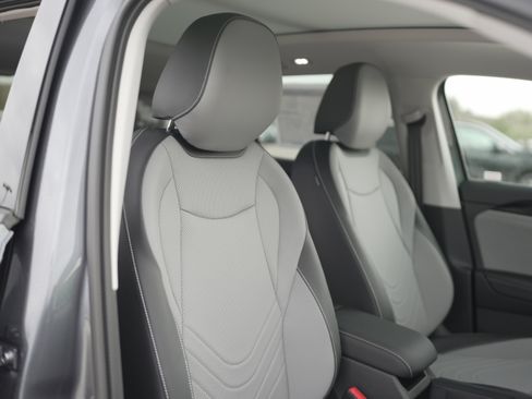 New 2025 Volkswagen Tiguan SE image 22