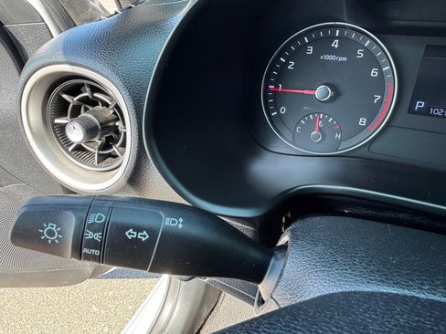 Used 2020 Kia Forte LXS FWD image 24