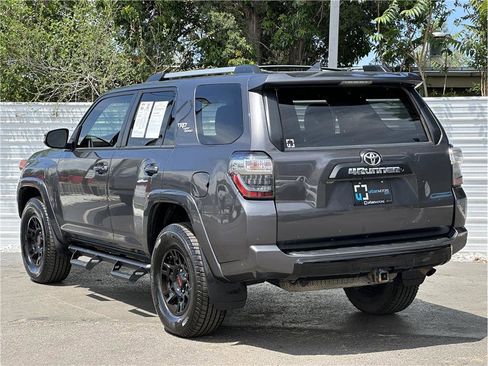 Used 2018 Toyota 4Runner TRD Off-Road Premium AWD/4WD image 12