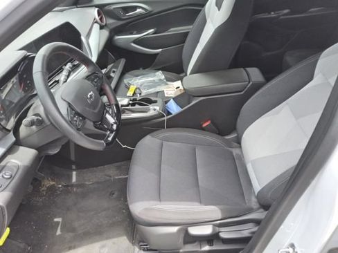 Used 2025 Chevrolet Trax RS FWD image 2