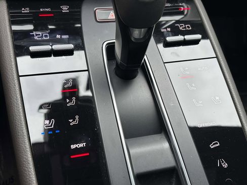 Used 2022 Porsche Macan image 24