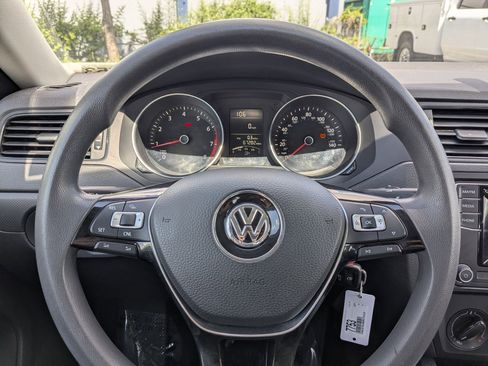 Used 2016 Volkswagen Jetta S image 15
