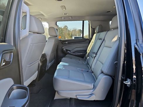 Used 2019 Chevrolet Suburban LT w/ LT Signature Package image 10