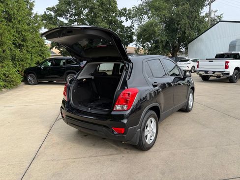 Used 2020 Chevrolet Trax LS w/ Tint and Cruise Package FWD image 31