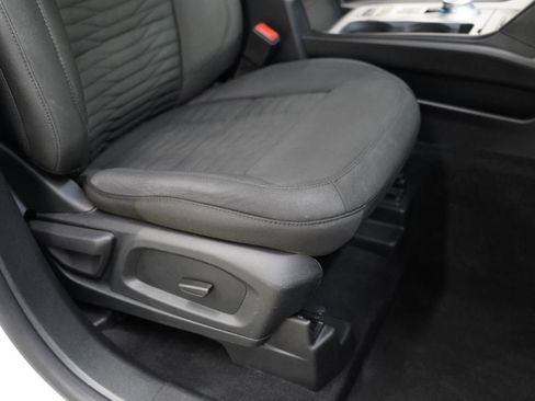 Used 2021 Ford Explorer XLT image 30