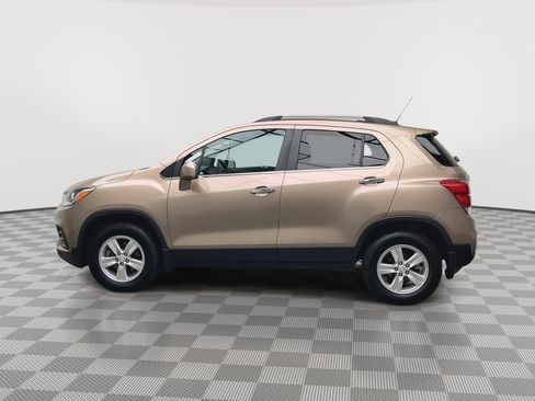 Used 2019 Chevrolet Trax LT w/ Sun & Sound Package AWD/4WD image 35