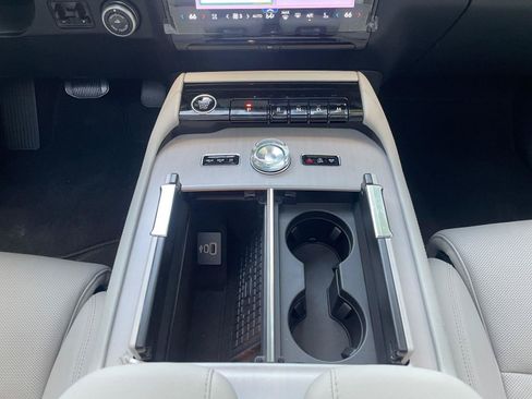 New 2026 Lincoln Navigator L Reserve AWD/4WD image 11