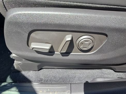 New 2026 Kia Carnival EX FWD image 31