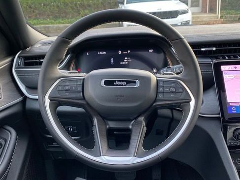 New 2025 Jeep Grand Cherokee Limited w/ Black Appearance Package image 24