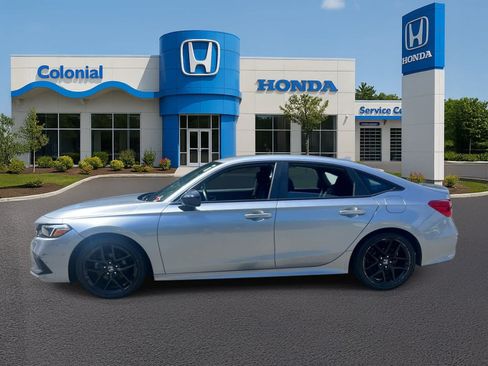 Used 2023 Honda Civic Sport image 3
