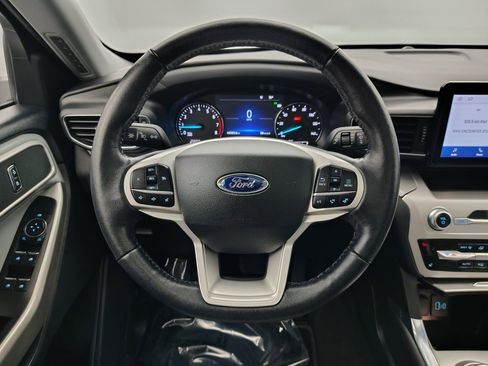 Used 2022 Ford Explorer XLT w/ Equipment Group 202A image 43