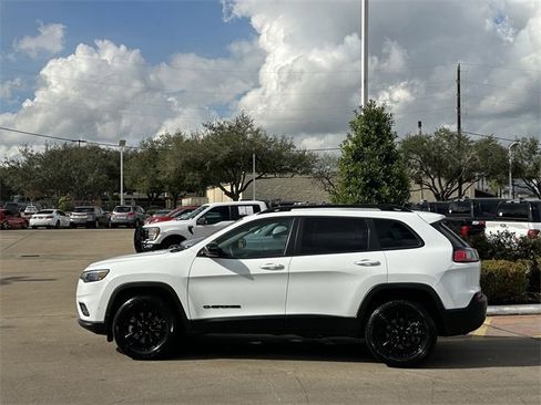 Used 2023 Jeep Cherokee Altitude Lux image 4
