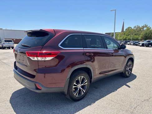 Used 2019 Toyota Highlander LE FWD image 4