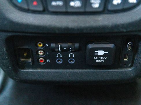 Used 2017 Honda Pilot Touring image 38