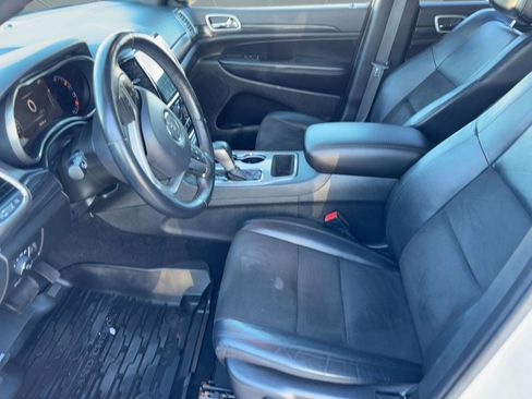 Used 2021 Jeep Grand Cherokee Laredo X image 5