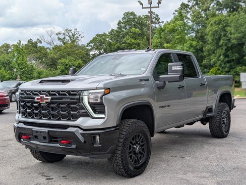 Used 2025 Chevrolet Silverado 2500 ZR2 w/ LPO, Dark Essentials Package AWD/4WD image 5