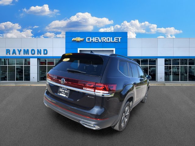 Used 2024 Volkswagen Atlas SE AWD/4WD image 3