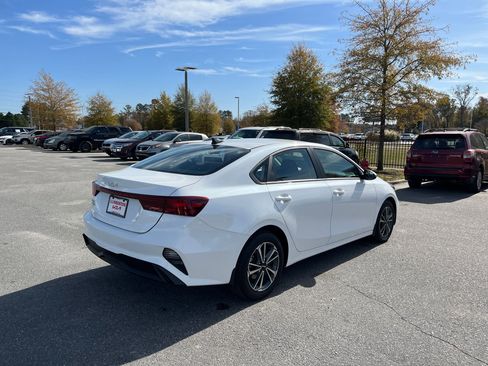 Used 2024 Kia Forte LXS w/ LXS Technology Package image 17