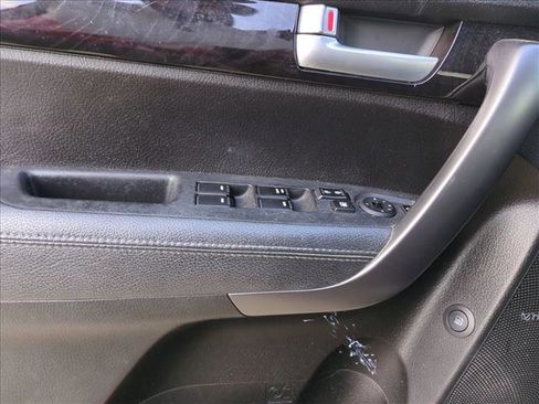 Used 2014 Kia Sorento SX w/ 3rd Row Package image 12