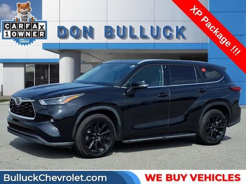 Used 2022 Toyota Highlander XLE FWD image 1