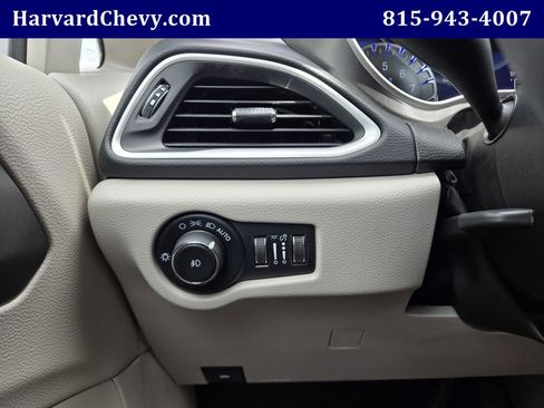 Used 2023 Chrysler Pacifica Touring-L FWD image 20