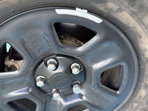 Used 2023 Jeep Gladiator Sport w/ Trailer Tow Package image 32