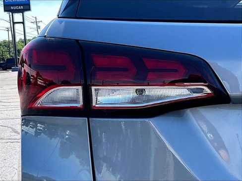 Used 2024 Chevrolet Equinox LT AWD/4WD image 35