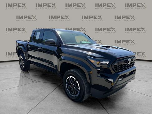 Used 2025 Toyota Tacoma TRD Sport AWD/4WD image 7