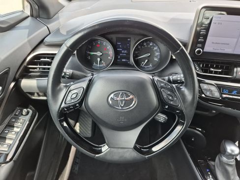 Used 2019 Toyota C-HR XLE FWD image 22