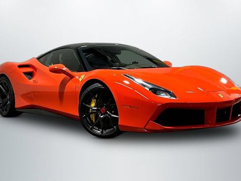 Used 2018 Ferrari 488 GTB RWD image 1