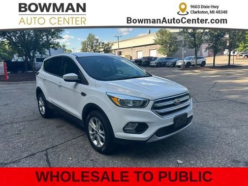 Used 2017 Ford Escape SE w/ SE Cold Weather Package AWD/4WD image 7