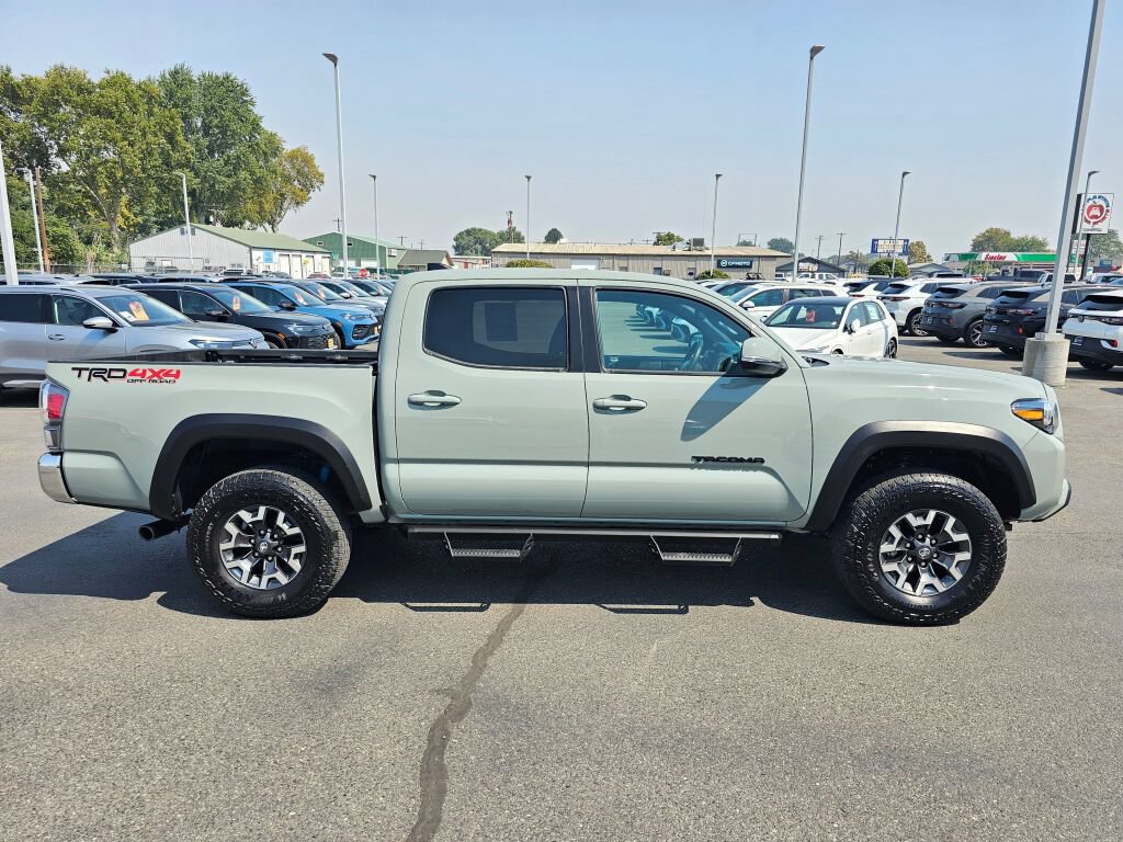 Used 2023 Toyota Tacoma TRD Off-Road w/ Black Out Package (TMS) AWD/4WD image 7