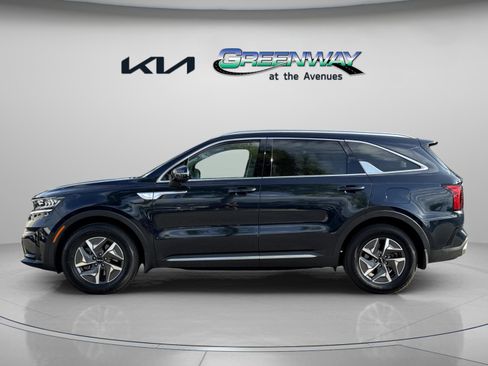 Certified 2022 Kia Sorento EX w/ Panoramic Sunroof Package FWD image 4