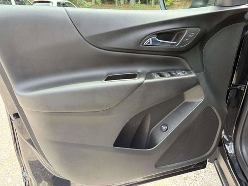 Used 2023 Chevrolet Equinox LT w/ Driver Convenience Package FWD image 5