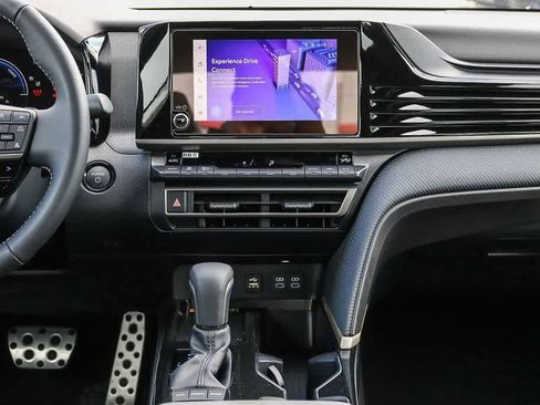 New 2026 Toyota Camry Hybrid FWD image 13