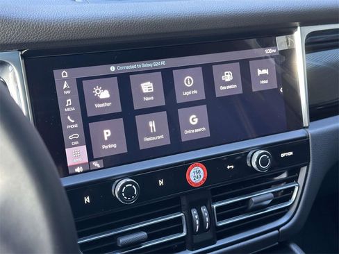 Used 2025 Porsche Macan image 26