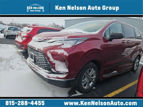 Used 2023 Toyota Sienna XSE image 1