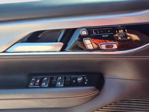 Used 2023 Jeep Grand Wagoneer L Series III w/ Rear Seat Video Group 1 AWD/4WD image 21