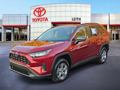Certified 2022 Toyota RAV4 LE image 1