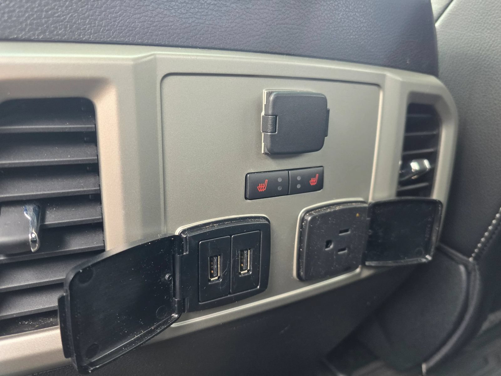 Used 2018 Ford F150 Lariat w/ Equipment Group 502A Luxury AWD/4WD image 13