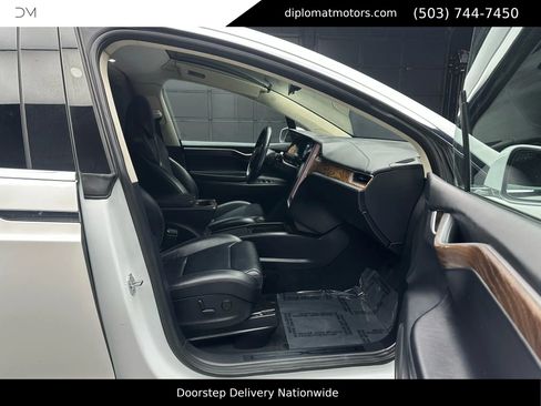 Used 2018 Tesla Model X 75D image 19