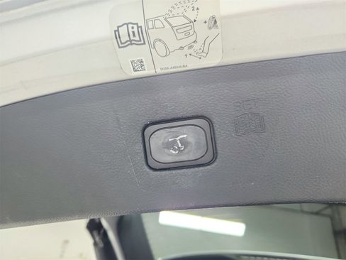 Used 2018 Ford Edge Titanium image 43