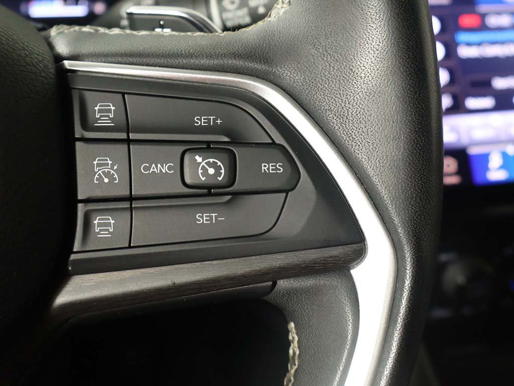 Used 2023 Jeep Grand Cherokee L Limited AWD/4WD image 43