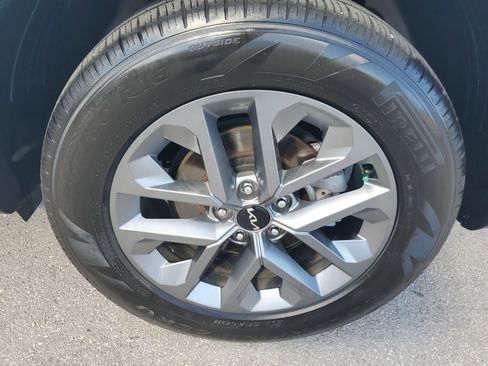 Used 2024 Kia Telluride LX image 28