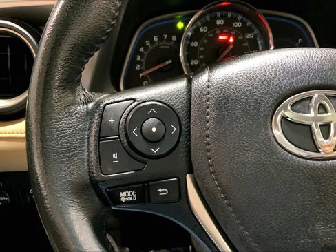 Used 2015 Toyota RAV4 Limited image 23