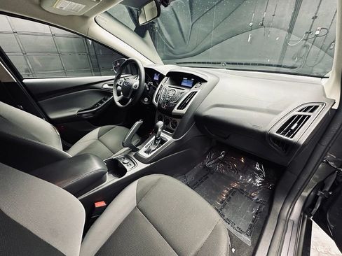 Used 2014 Ford Focus SE w/ SE Winter Package FWD image 19