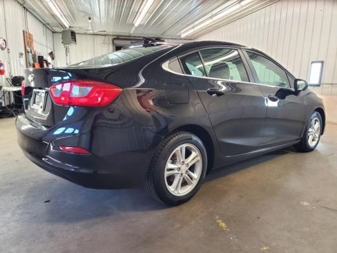 Used 2017 Chevrolet Cruze LT FWD image 3