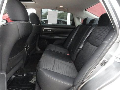 Used 2016 Nissan Altima 2.5 SV w/ Convenience Package FWD image 12