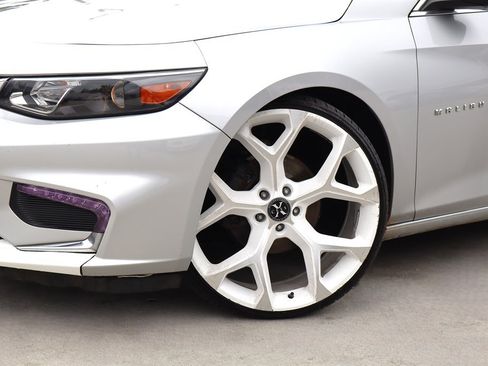 Used 2017 Chevrolet Malibu LT FWD image 10